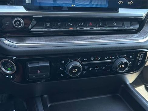 Used 2024 Chevrolet Silverado 2500 LTZ w/ LTZ Plus Package AWD/4WD image 33