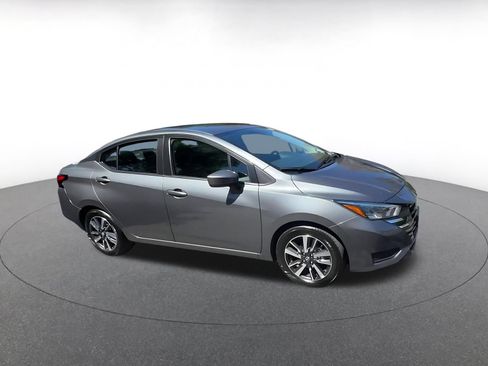 Used 2025 Nissan Versa SV FWD image 2