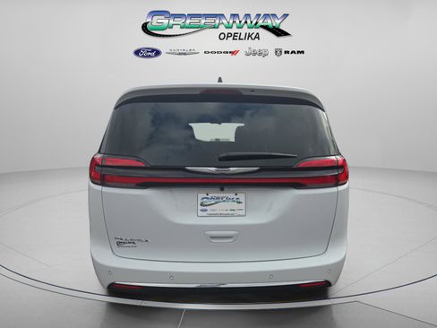 New 2026 Chrysler Pacifica Select image 6