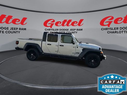 Used 2023 Jeep Gladiator Sport image 11