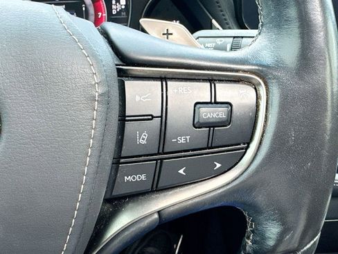 Used 2022 Lexus LS 500 w/ Interior Upgrade Package image 23