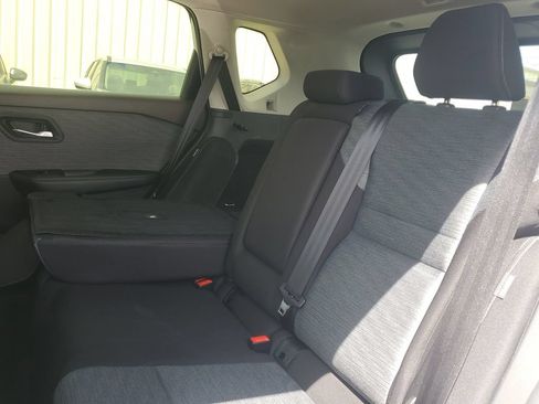 Certified 2023 Nissan Rogue SV FWD image 17
