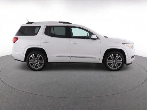 Used 2019 GMC Acadia Denali w/ Technology Package FWD image 8
