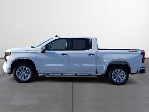 Used 2023 Chevrolet Silverado 1500 Custom image 3