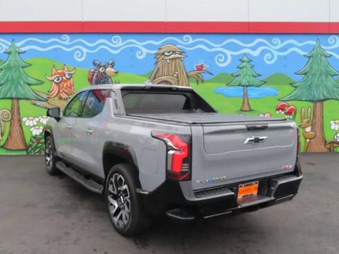 Certified 2025 Chevrolet Silverado EV RST AWD/4WD image 7