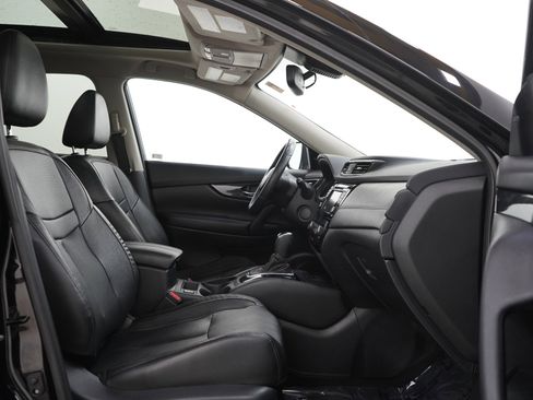 Used 2020 Nissan Rogue SL w/ Premium Package image 11