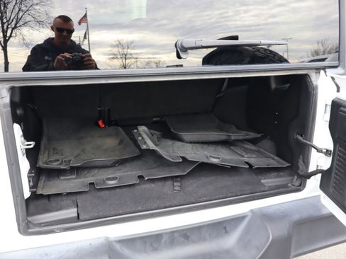 Used 2018 Jeep Wrangler Unlimited Sport S image 34