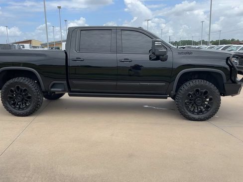 Used 2025 Chevrolet Silverado 2500 High Country w/ Midnight Edition AWD/4WD image 2