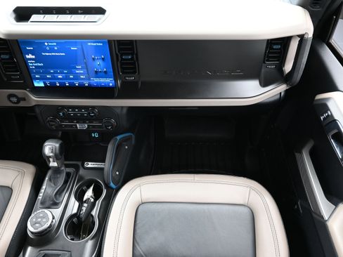 Used 2023 Ford Bronco Wildtrak AWD/4WD image 39