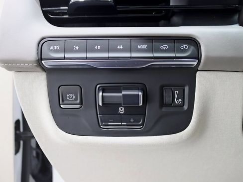 Used 2024 Cadillac Escalade Premium Luxury Platinum w/ Heavy-Duty Trailer Package image 16