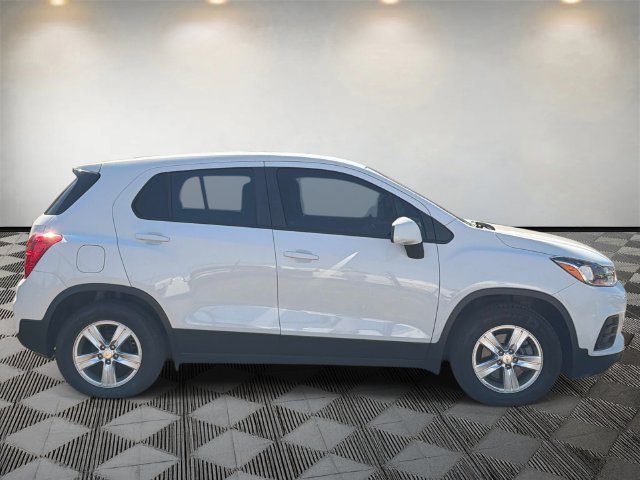 Used 2019 Chevrolet Trax LS w/ Tint and Cruise Package FWD image 5