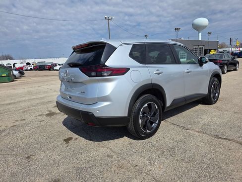 Used 2025 Nissan Rogue SV AWD/4WD image 7