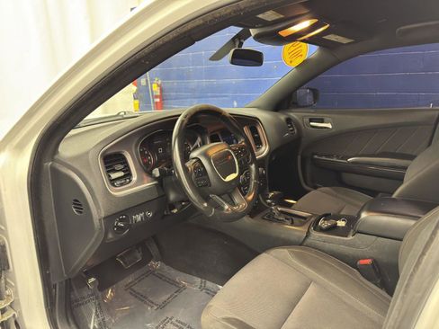 Used 2019 Dodge Charger SXT w/ Blacktop Package image 17