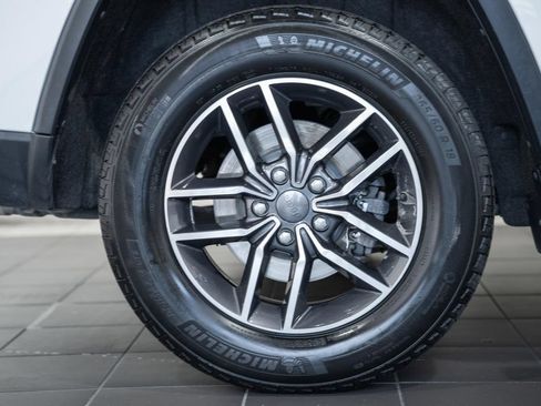 Used 2019 Jeep Grand Cherokee Limited AWD/4WD image 19