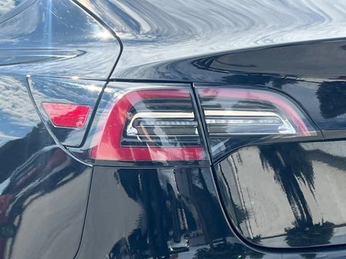Used 2021 Tesla Model 3 Standard Range Plus image 15