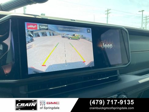 Used 2025 Jeep Gladiator Mojave w/ Convenience Group AWD/4WD image 18
