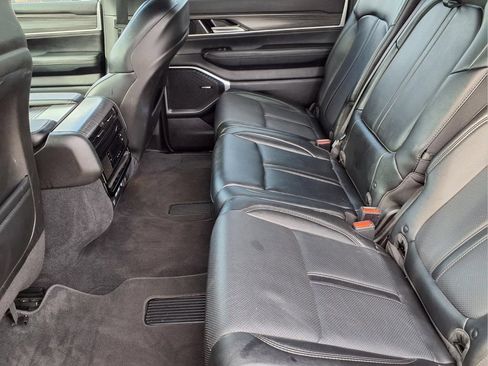 Used 2024 Jeep Wagoneer Series II w/ Flexible Seating Group RWD image 11