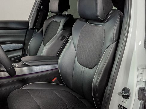 Used 2023 Genesis GV70 2.5T w/ Sport Prestige Package image 17