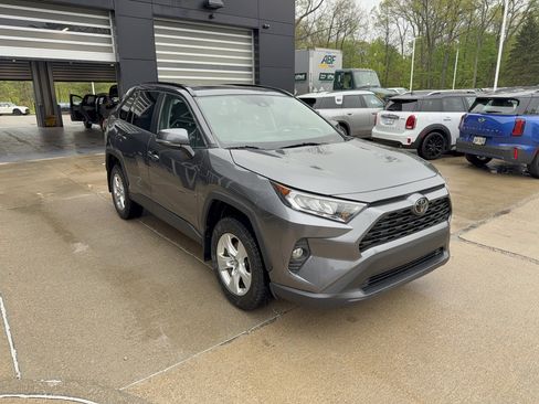 Used 2019 Toyota RAV4 XLE w/ Convenience Package AWD/4WD image 2