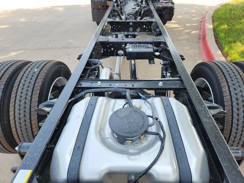 New 2025 Chevrolet Low Cab Forward RWD image 31
