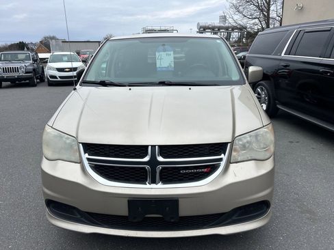 Used 2013 Dodge Grand Caravan SXT image 2