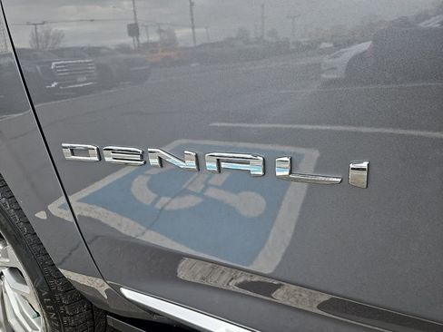 Used 2021 GMC Yukon XL Denali w/ Denali Premium Package image 10