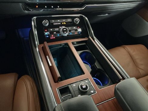 Used 2020 Lincoln Navigator Reserve w/ Equipment Group 208A Reserve image 12