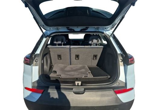 Used 2022 Chevrolet Bolt EUV LT w/ Convenience Package image 19