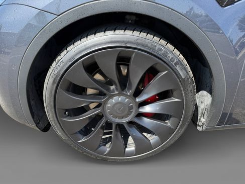 Used 2022 Tesla Model Y Performance AWD/4WD image 9