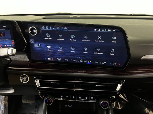 Used 2025 Chevrolet Traverse Z71 image 18