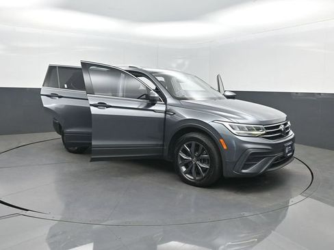 Used 2022 Volkswagen Tiguan SE FWD image 38