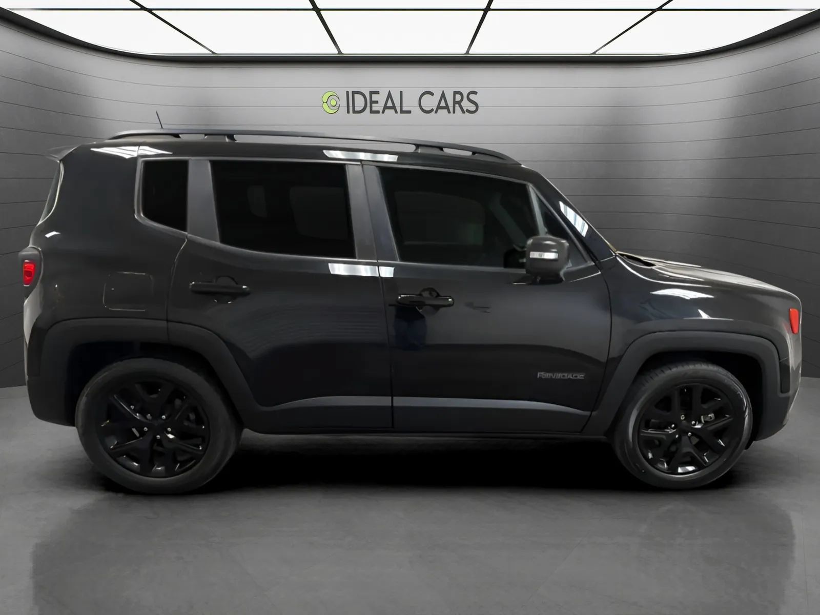 Used 2018 Jeep Renegade Altitude FWD image 4