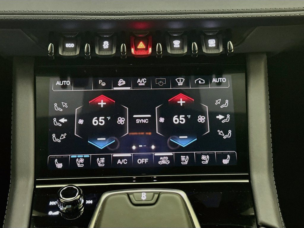 Used 2025 Lamborghini Urus SE AWD/4WD image 16