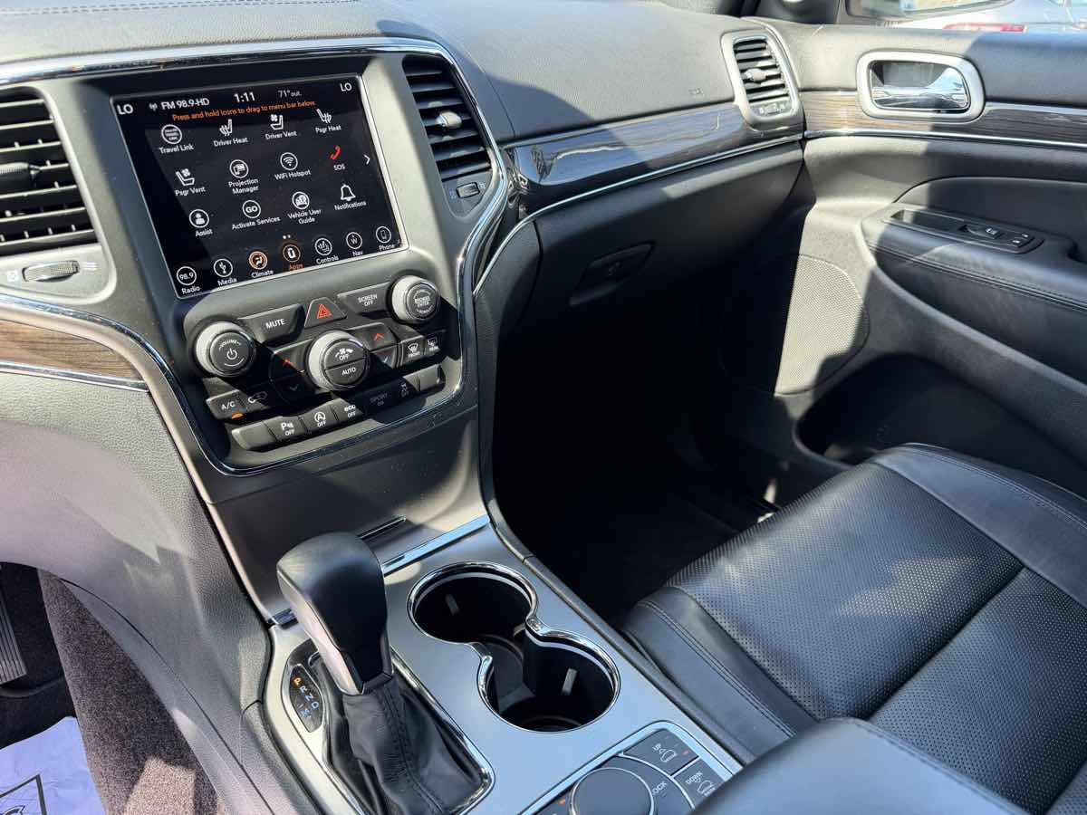 Used 2018 Jeep Grand Cherokee Overland AWD/4WD image 16
