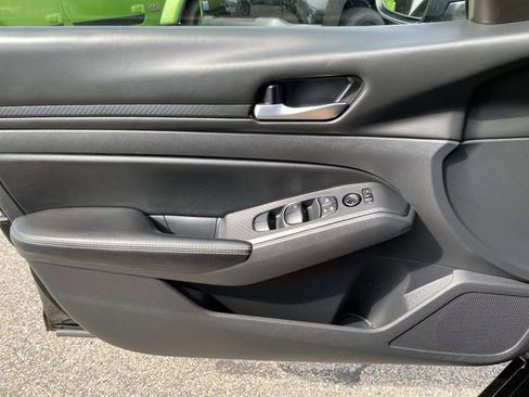 Used 2024 Nissan Altima 2.5 SV FWD image 17