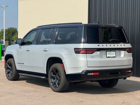 Used 2024 Jeep Wagoneer Series II image 3