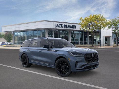 New 2026 Lincoln Aviator Reserve w/ Jet Appearance Package AWD/4WD image 7