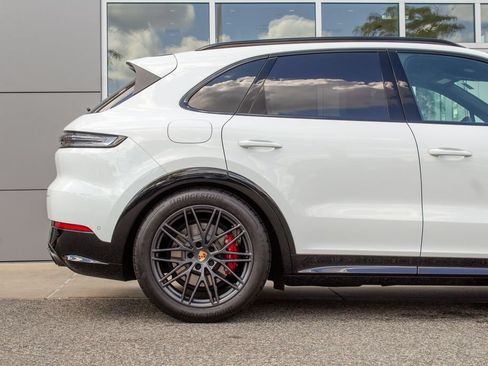 Used 2025 Porsche Cayenne GTS AWD/4WD image 6
