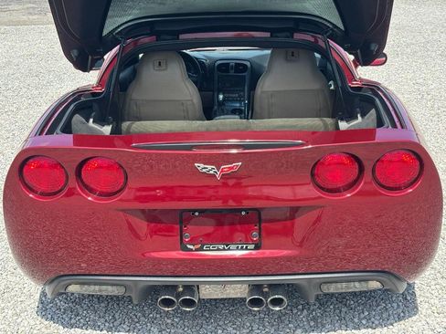 Used 2006 Chevrolet Corvette Coupe w/ Preferred Equipment Group RWD image 11