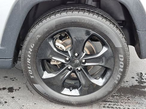 Used 2020 Jeep Compass Latitude image 9