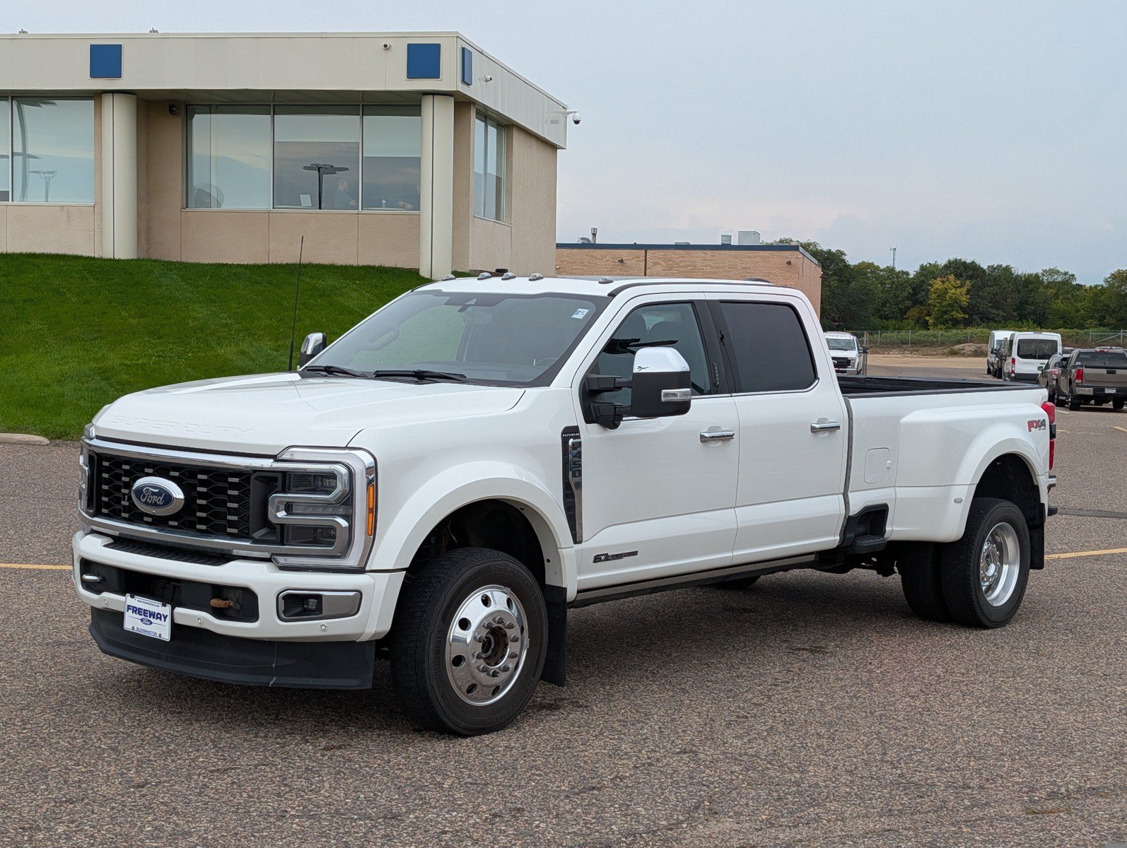 Used 2023 Ford F450 Platinum w/ FX4 Off-Road Package AWD/4WD image 1