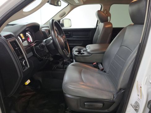 Used 2018 RAM 2500 Tradesman w/ Chrome Appearance Group AWD/4WD image 5