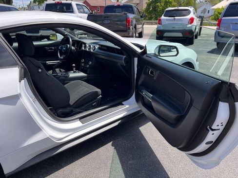 Used 2018 Ford Mustang GT RWD image 30