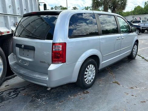 Used 2010 Dodge Grand Caravan SE image 5