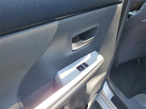 Used 2014 Toyota Prius V Two image 15