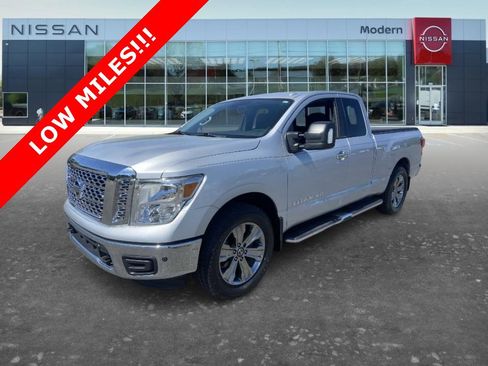 Used 2018 Nissan Titan SV w/ SV Convenience Package image 1