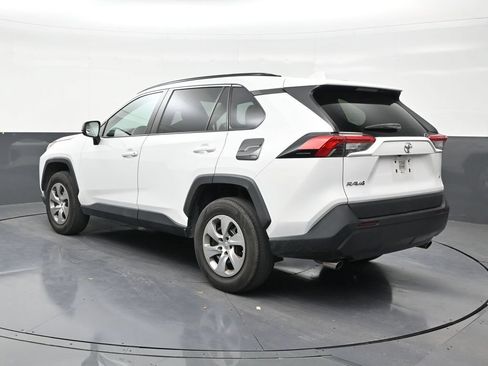 Used 2020 Toyota RAV4 LE FWD image 3