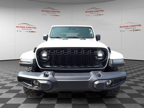 Used 2025 Jeep Gladiator Sport AWD/4WD image 2
