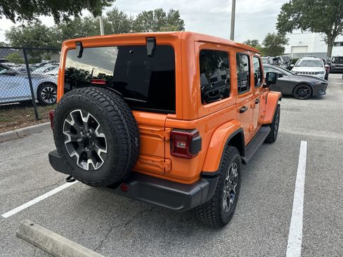 Used 2025 Jeep Wrangler Unlimited Sahara AWD/4WD image 8