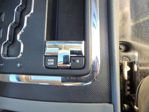 Used 2007 Jeep Commander Sport image 41